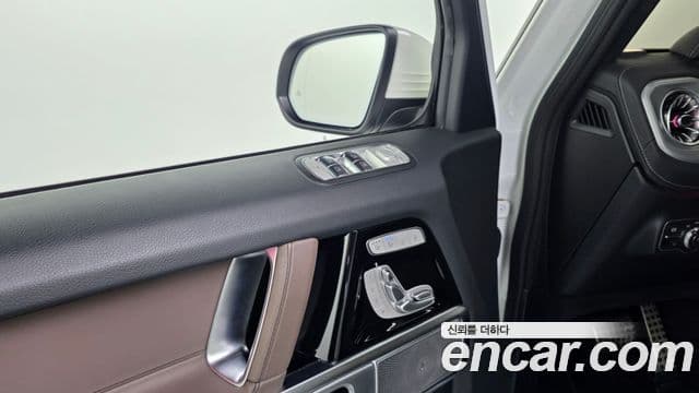 Mercedes-Benz G-Class 2025 — Photo 28/36