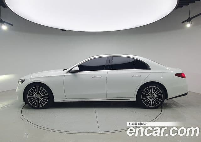 Mercedes-Benz E-Class 2026 — Photo 19/20
