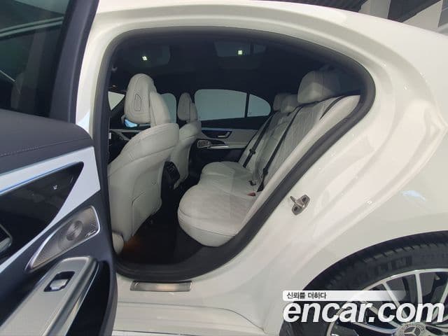 Mercedes-Benz E-Class 2026 — Photo 17/20