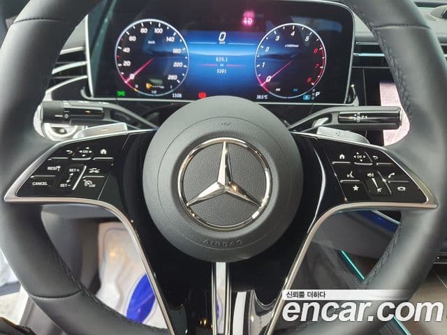 Mercedes-Benz E-Class 2026 — Photo 7/20