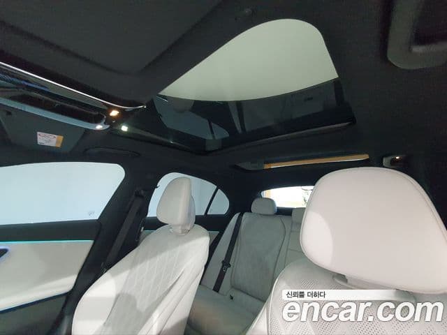 Mercedes-Benz E-Class 2026 — Photo 10/20