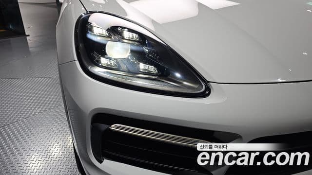 Porsche Cayenne 2020 — Photo 32/36