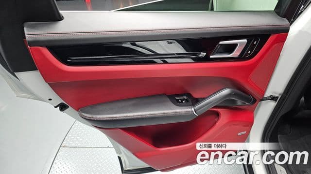 Porsche Cayenne 2020 — Photo 16/36