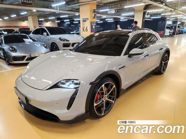 Porsche Taycan 2022 — ფოტო 18/20