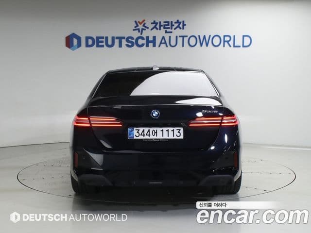 BMW 5 Series 2025 — Photo 12/20