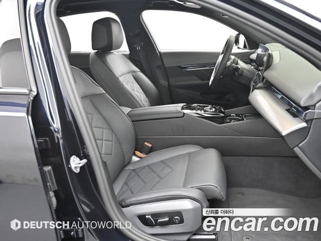 BMW 5 Series 2025 — Photo 6/20