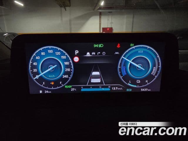 Hyundai Staria 2025 — Photo 4/9