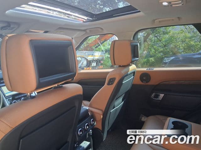Land Rover Discovery 5 2018 — Şəkil 10/20