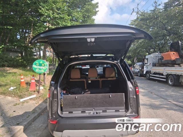 Land Rover Discovery 5 2018 — Şəkil 14/20