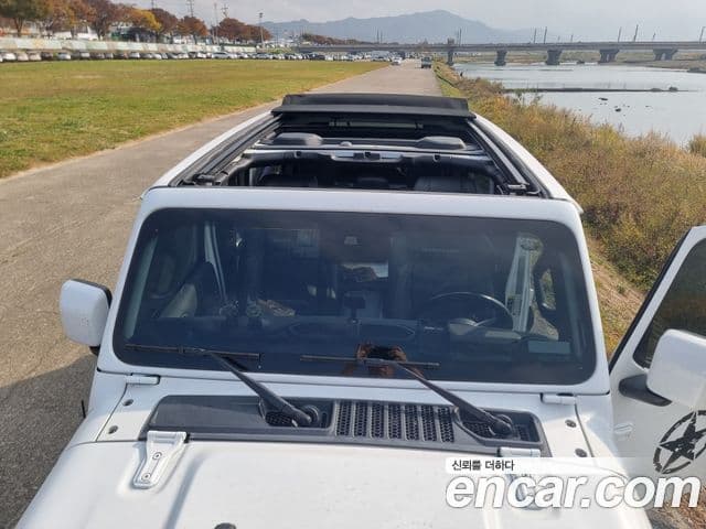 Jeep Wrangler 2021 — Şəkil 4/7