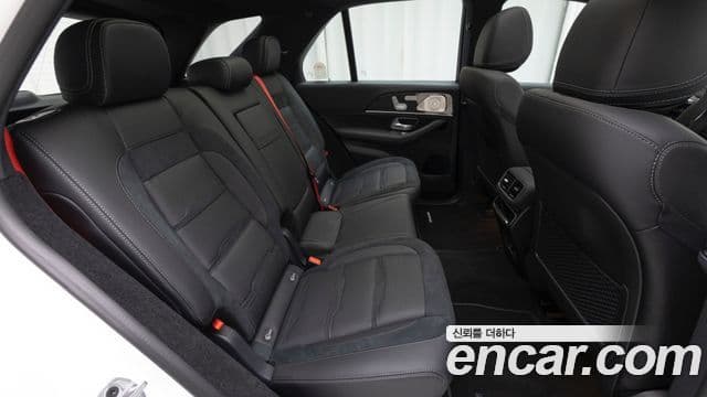 Mercedes-Benz GLE-Class 2025 — Photo 18/20