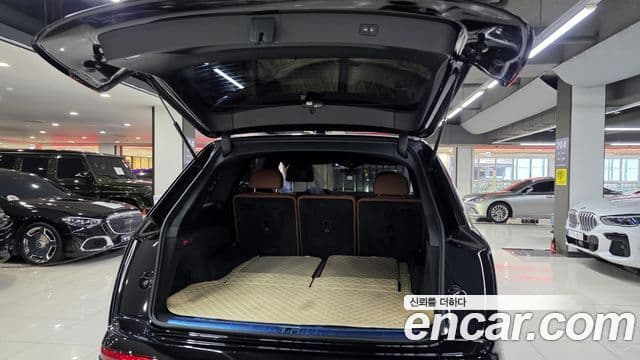 Audi Q7 2023 — Şəkil 12/19