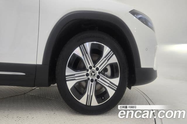 Mercedes-Benz EQB 2025 — ფოტო 2/18