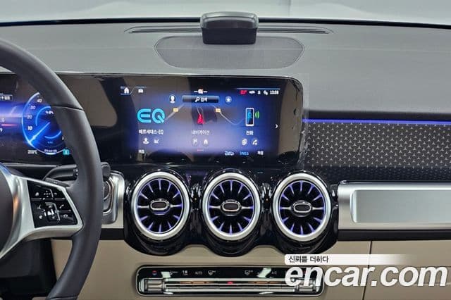 Mercedes-Benz EQB 2025 — ფოტო 13/18