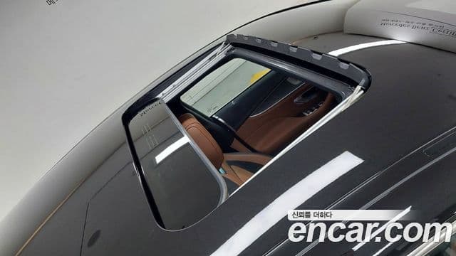 Mercedes-Benz AMG GT 2025 — Photo 12/18