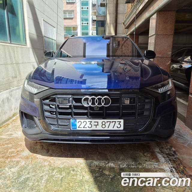Audi Q8 2023 — Photo 1/11