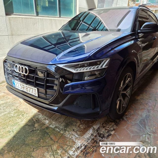 Audi Q8 2023 — Photo 6/11
