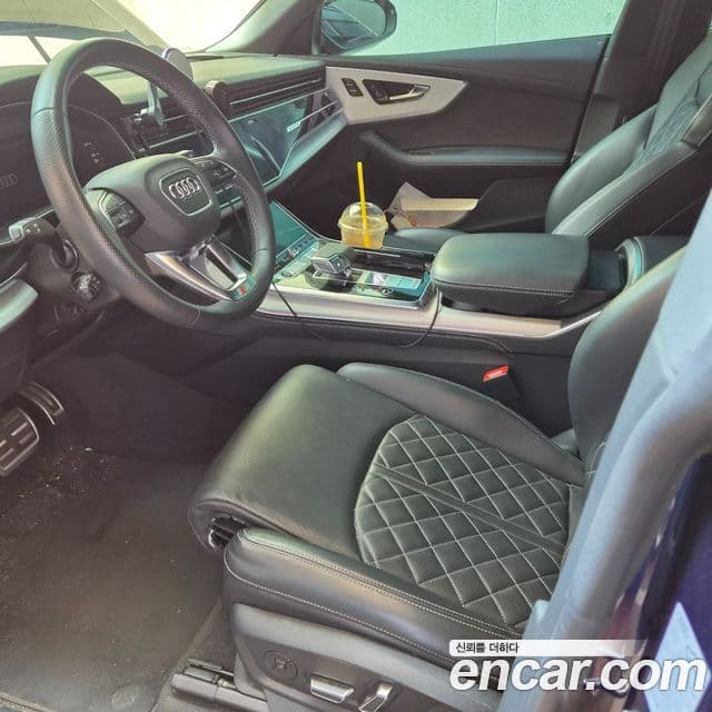 Audi Q8 2023 — Photo 2/11