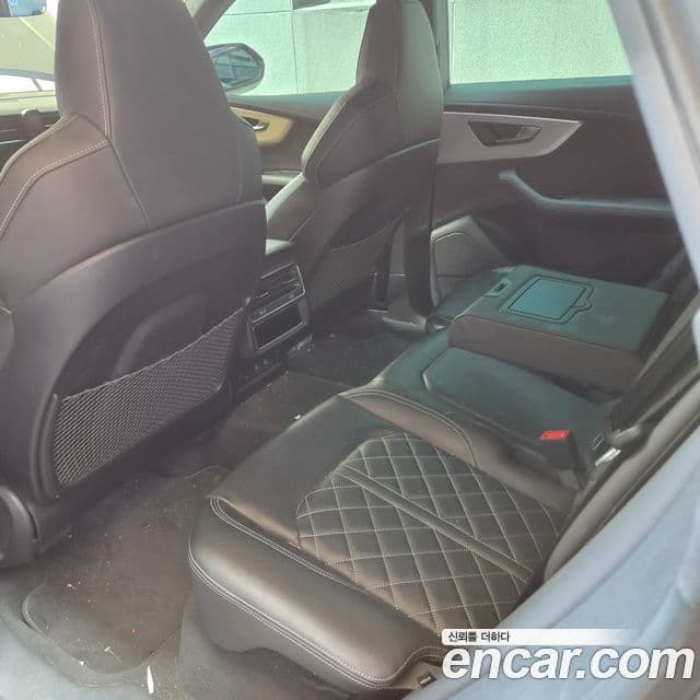 Audi Q8 2023 — Photo 3/11