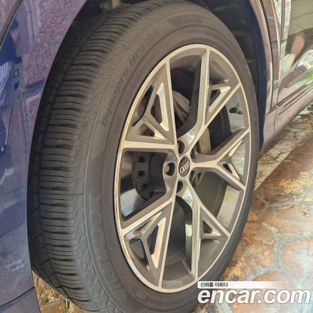 Audi Q8 2023 — Photo 4/11