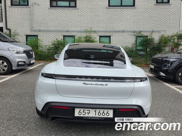 Porsche Taycan 2021 — ფოტო 1/18