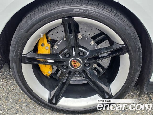 Porsche Taycan 2021 — ფოტო 7/18