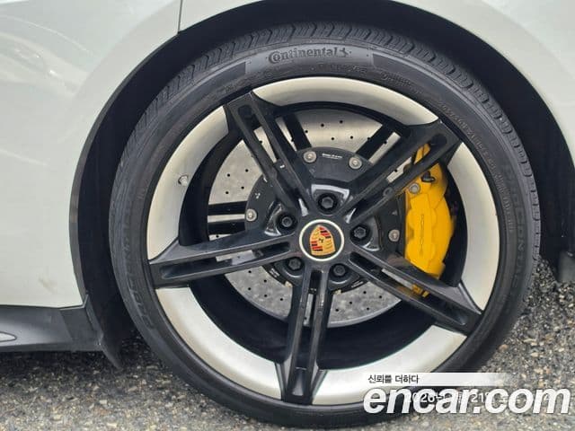 Porsche Taycan 2021 — ფოტო 4/18