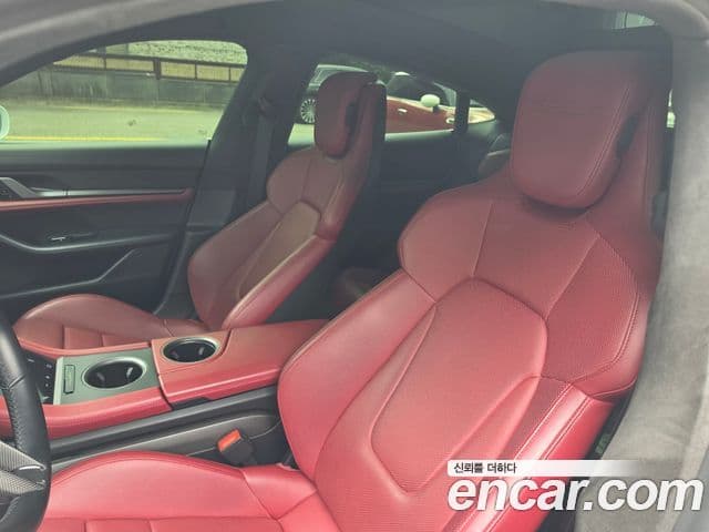 Porsche Taycan 2021 — ფოტო 16/18