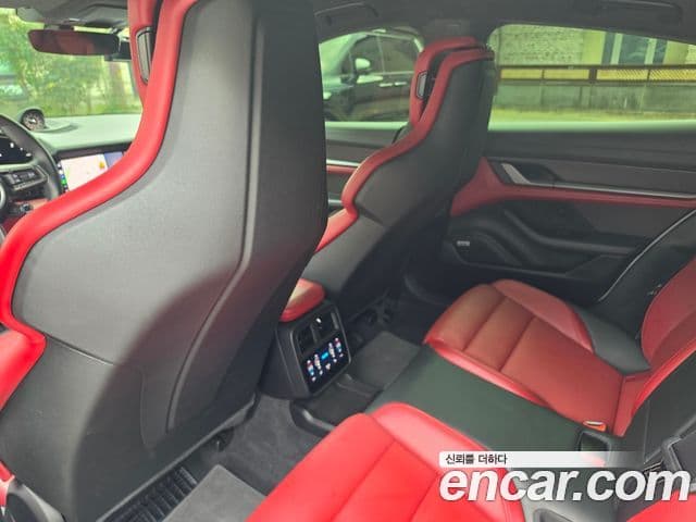 Porsche Taycan 2021 — ფოტო 14/18