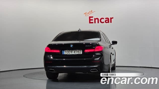 BMW 5 Series 2023 — Photo 17/36