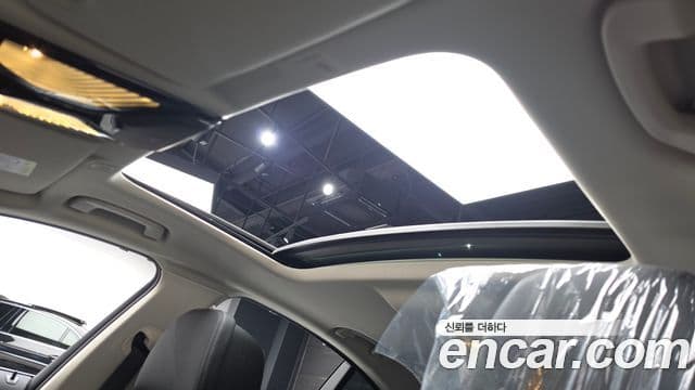 BMW 5 Series 2023 — Photo 18/36