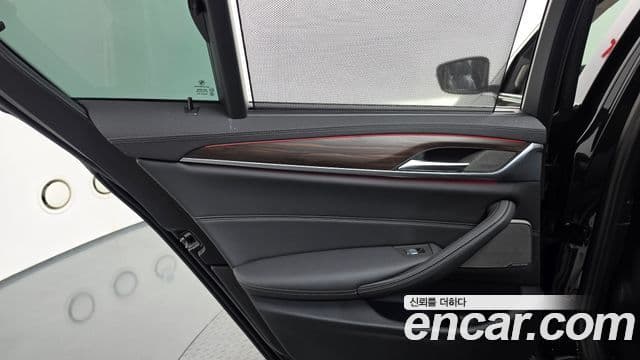 BMW 5 Series 2023 — Photo 3/36