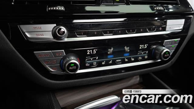 BMW 5 Series 2023 — Photo 22/36