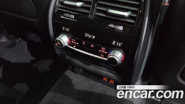 BMW 5 Series 2023 — Photo 12/36