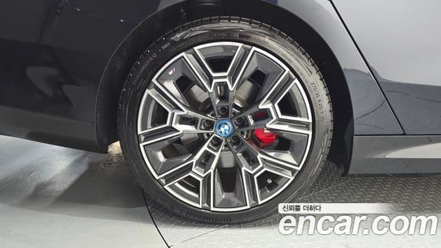 BMW 5 Series 2024 — Photo 24/31