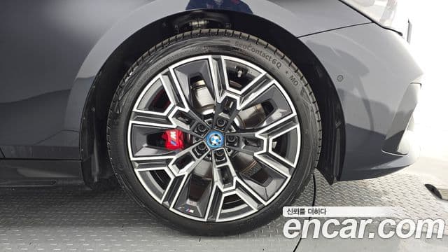 BMW 5 Series 2024 — Photo 29/31