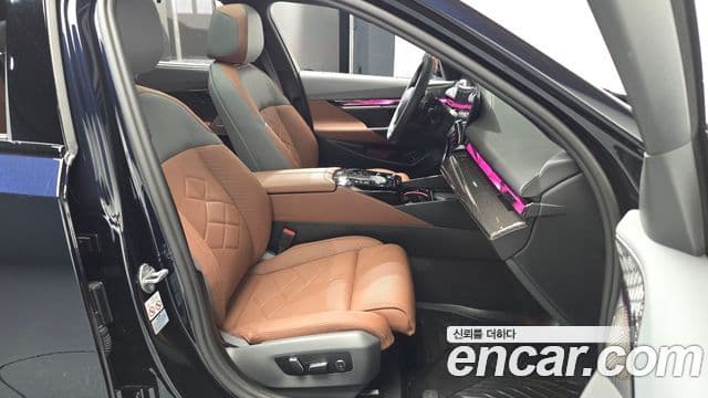BMW 5 Series 2024 — Photo 16/31