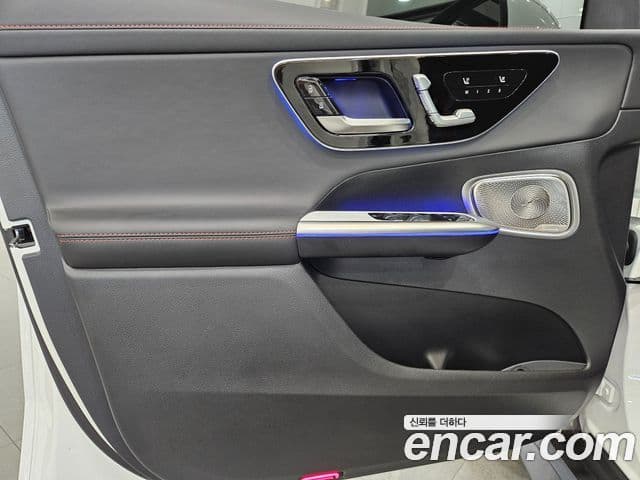 Mercedes-Benz GLC-Class 2026 — Photo 13/16