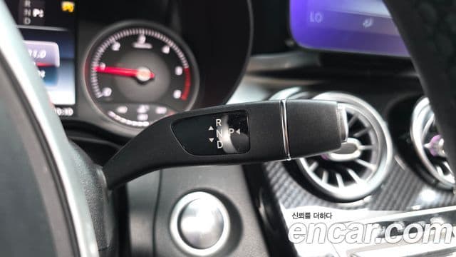 Mercedes-Benz C-Class 2018 — Şəkil 19/20