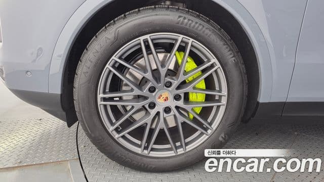 Porsche Cayenne 2025 — Photo 20/20