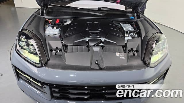 Porsche Cayenne 2025 — Photo 16/20