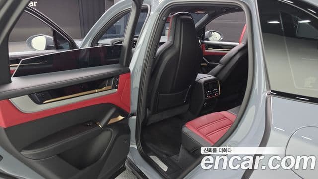 Porsche Cayenne 2025 — Photo 13/20