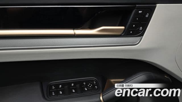 Porsche Cayenne 2024 — ფოტო 9/41