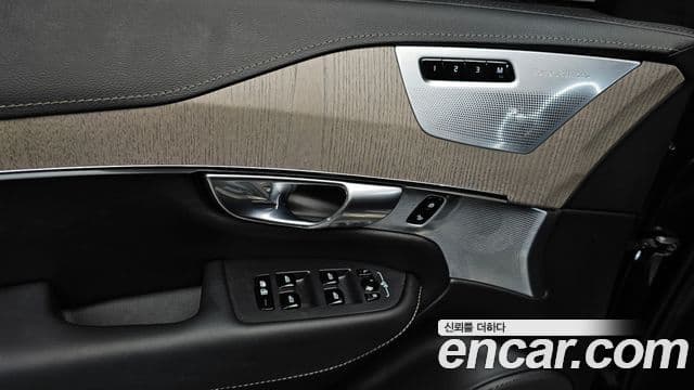 Volvo XC90 2022 — Фото 18/20
