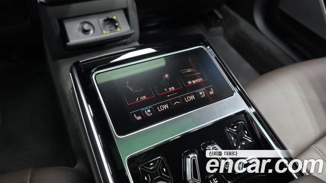 Audi A8 2023 — Photo 12/20