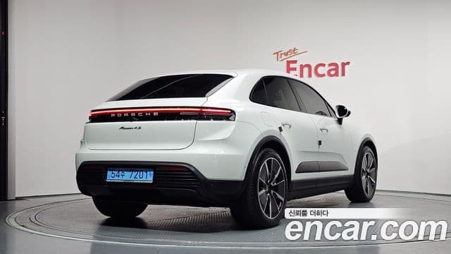 Porsche Macan EV 2025 — ფოტო 1/35