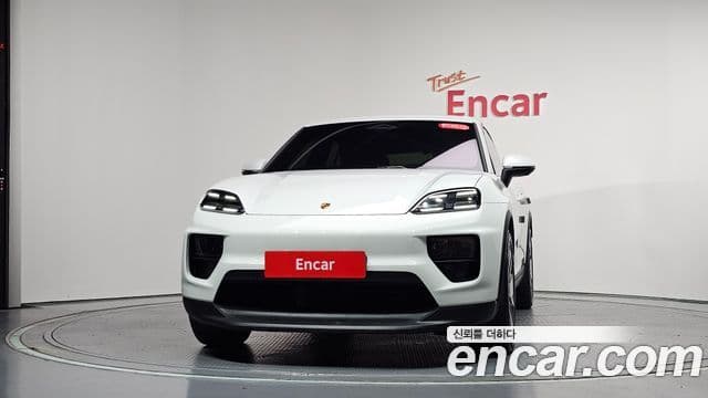 Porsche Macan EV 2025 — ფოტო 12/35