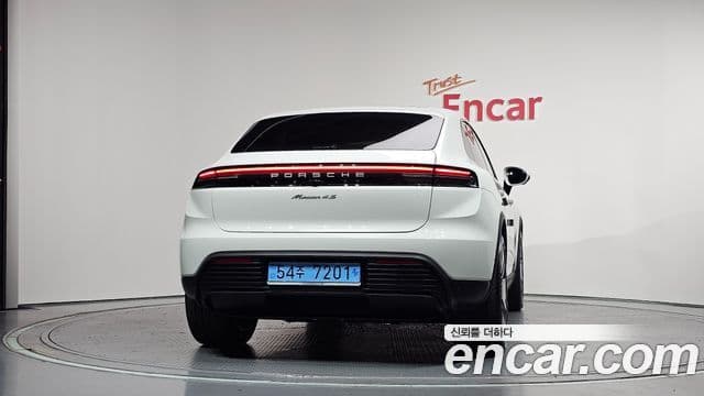 Porsche Macan EV 2025 — ფოტო 16/35