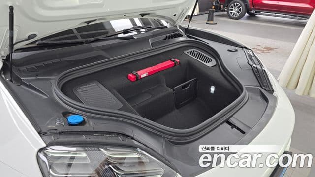 Porsche Macan EV 2025 — ფოტო 30/35