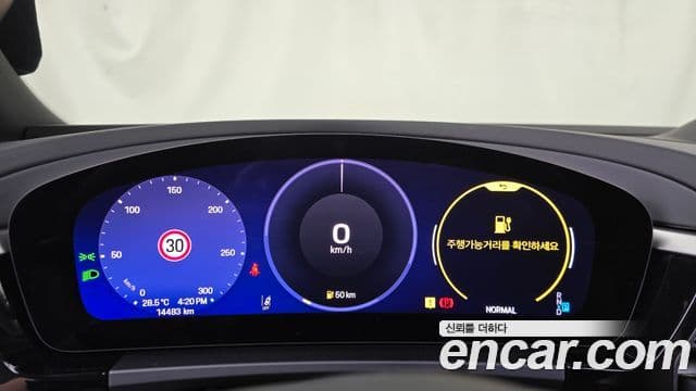 Porsche Macan EV 2025 — ფოტო 6/35